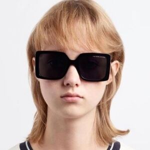 Oversized Black Marc Jacobs Sunglasses